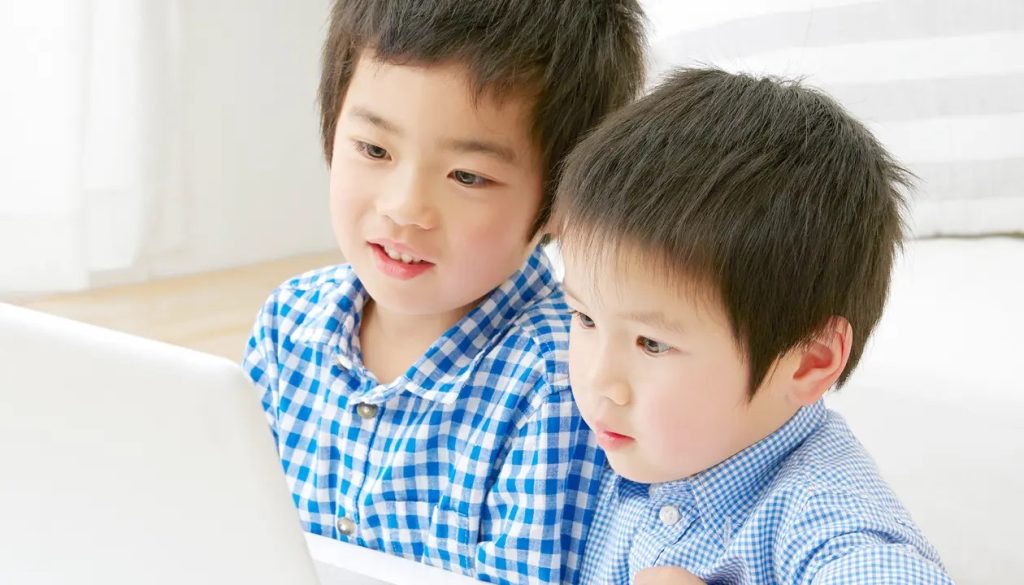プロクラで学ぶ子どもたち