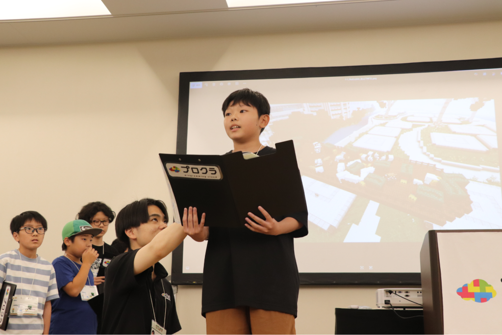 生徒さんが発表をする様子