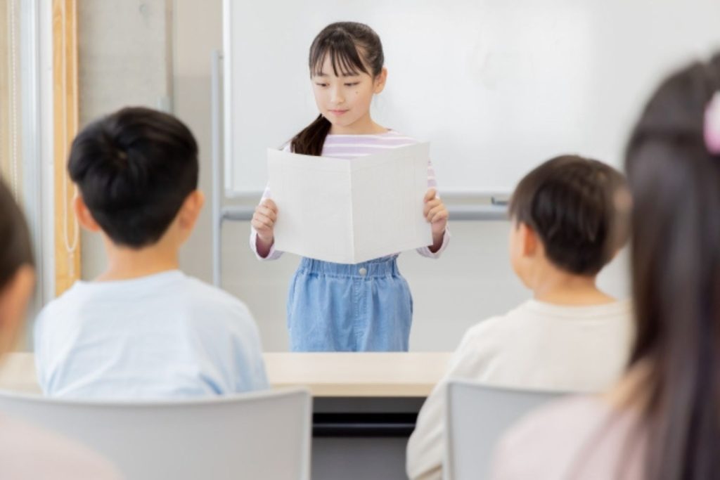 発表する子ども