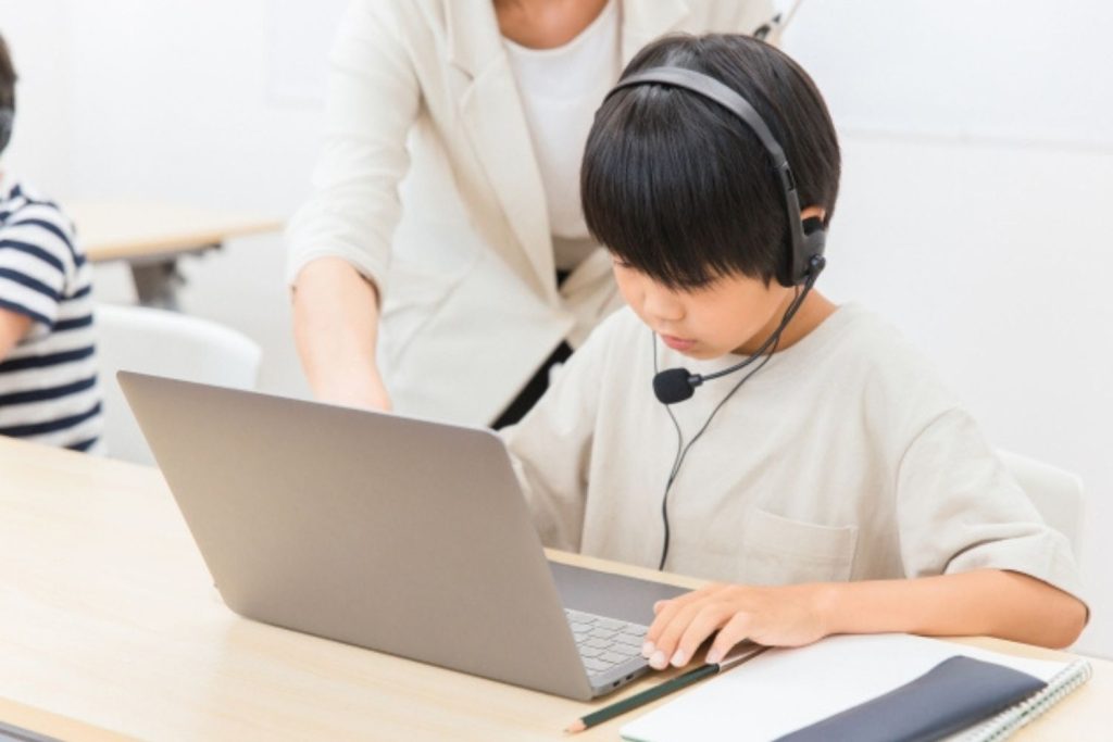 勉強する子ども